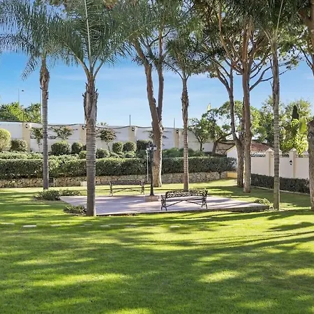Apartment 2 Bdr Next To The In Puerto Banus