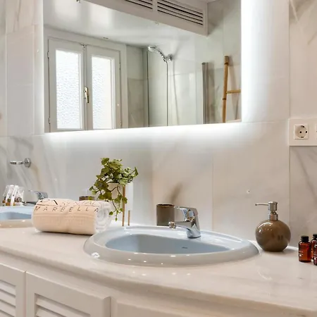 2 Bdr Next To The In Puerto Banus Апартаменты