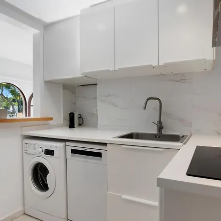 Apartment 2 Bdr Next To The In Puerto Banus Marbella