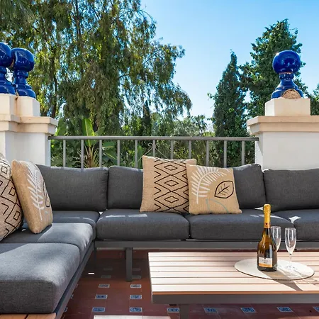 2 Bdr Next To The In Puerto Banus *