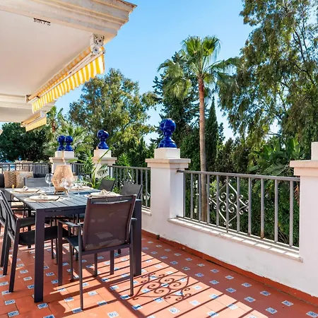 Apartment 2 Bdr Next To The In Puerto Banus