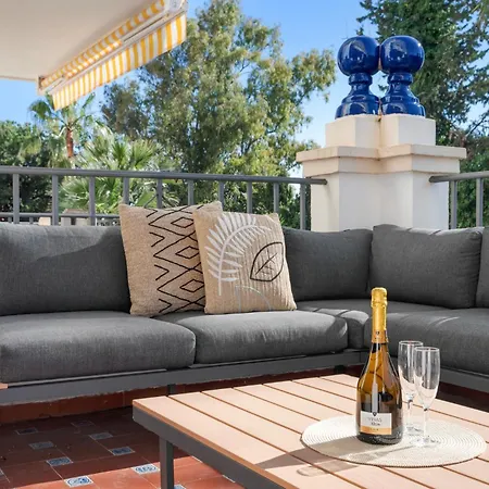 Apartment 2 Bdr Next To The In Puerto Banus *