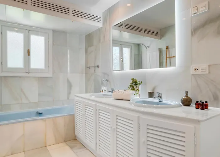 2 Bdr Next To The In Puerto Banus 아파트