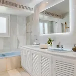 2 Bdr Next To The In Puerto Banus Lejlighed