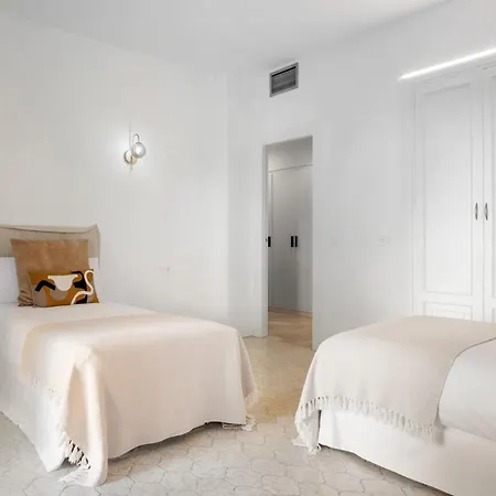 Апартаменти 2 Bdr Next To The In Puerto Banus *