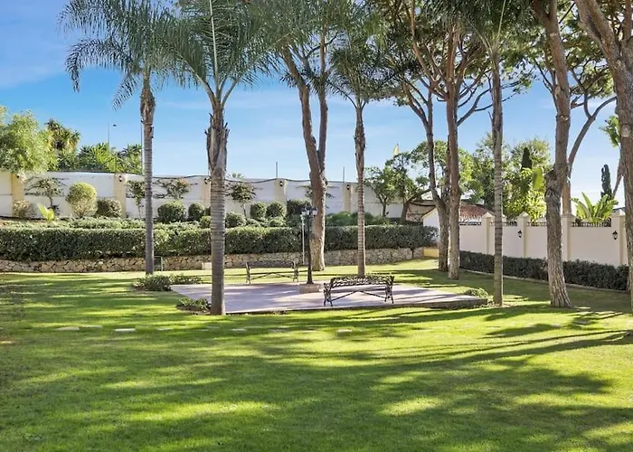 Apartment 2 Bdr Next To The In Puerto Banus