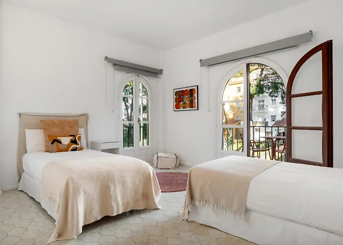 Apartment 2 Bdr Next To The In Puerto Banus Marbella