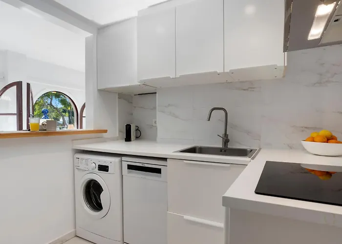 Apartment 2 Bdr Next To The In Puerto Banus Marbella