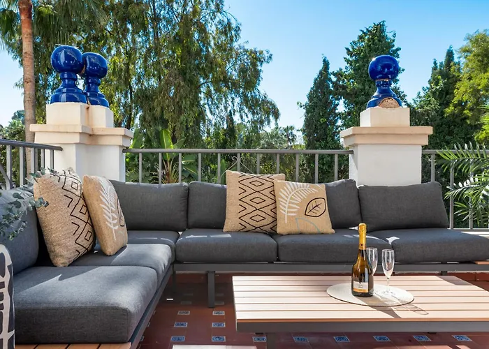 2 Bdr Next To The In Puerto Banus *