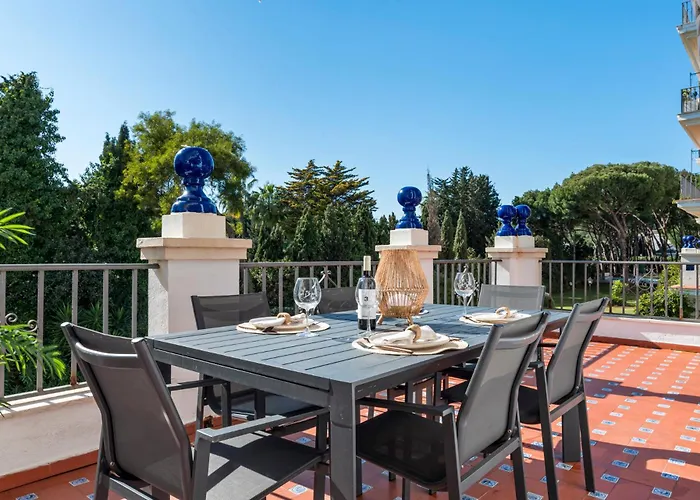 Apartment 2 Bdr Next To The In Puerto Banus *