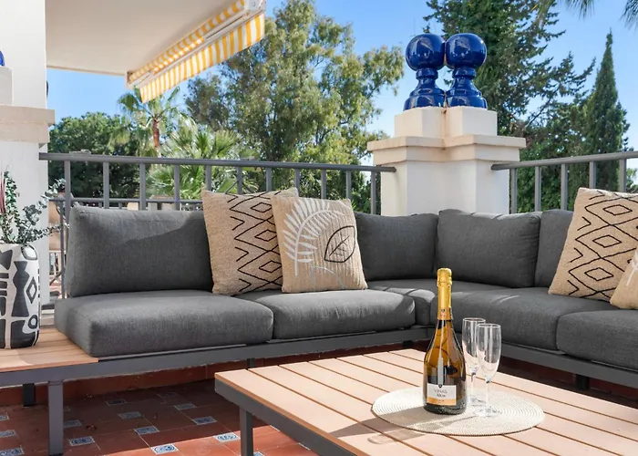 Apartment 2 Bdr Next To The In Puerto Banus *