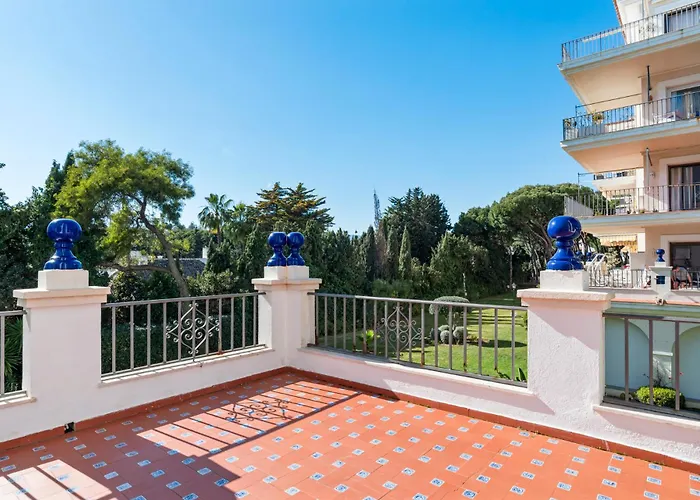 2 Bdr Next To The In Puerto Banus